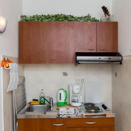 Green Harmony - Studio With Terrace And Shared Swimming ... Apartmán *
